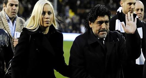 فيديو .. أغنية لكأس العالم بصوتي مارادونا وابنته